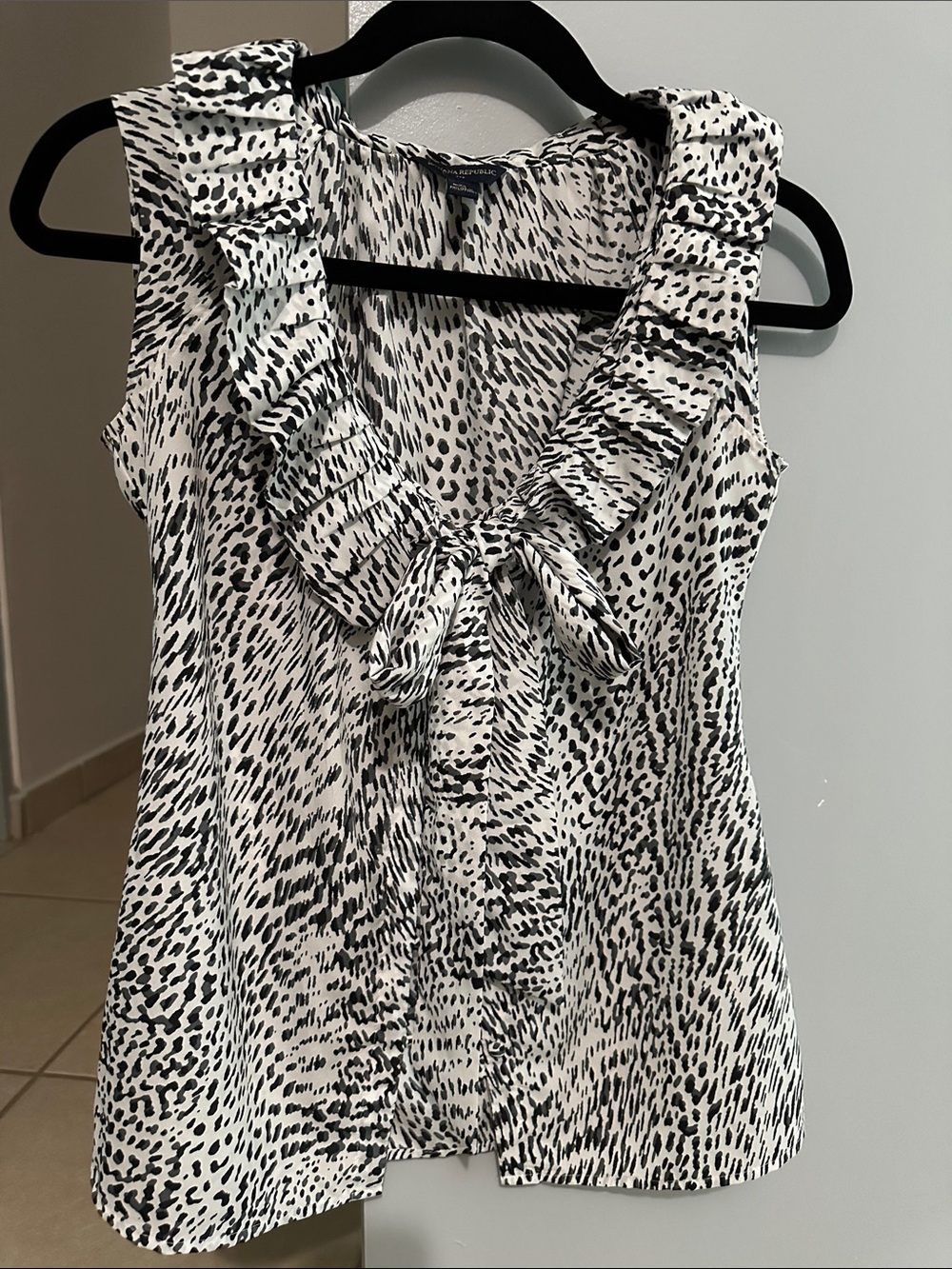 Banana Republic Black & White Ruffled Tie-Front Camisole